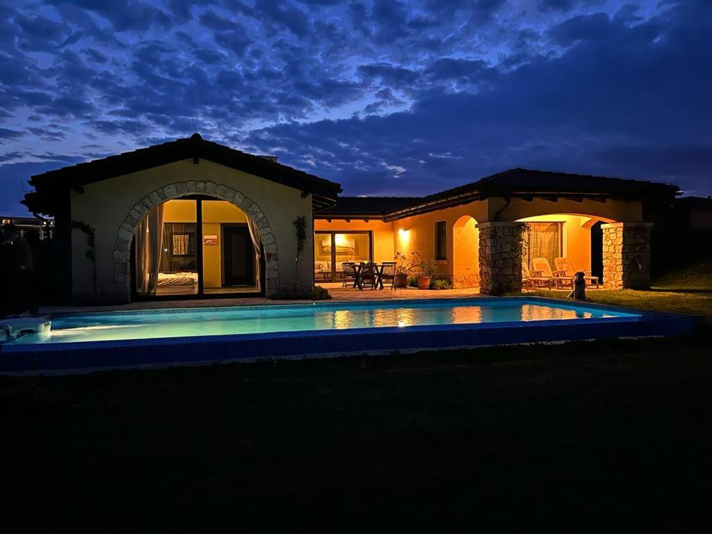 Private Villa At Blacksearama Golf & Villas Resort Balchik Extérieur photo